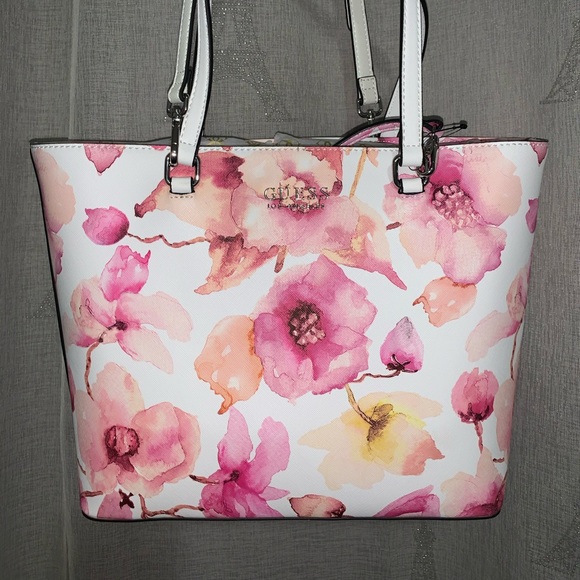 Guess Purse Spring Collection - Picture 1 of 4